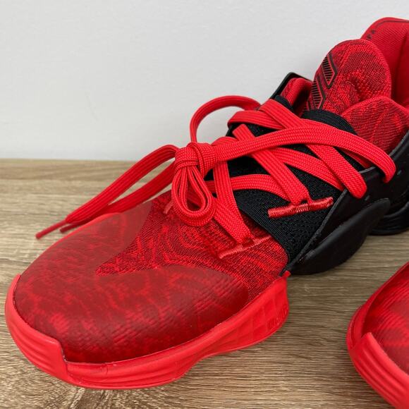 Athletic_Shoes